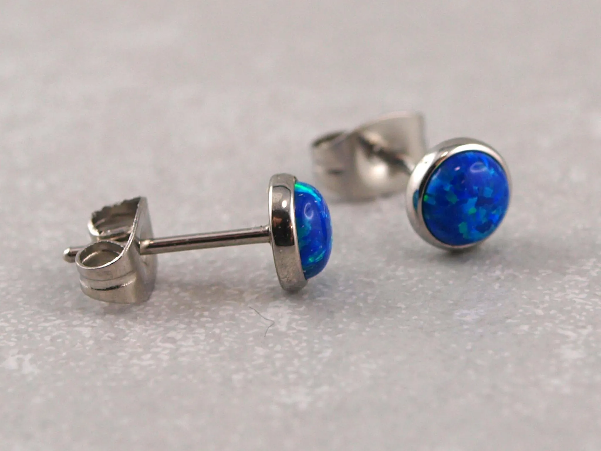 Chirurgenstahl Ohrringe mit Opal-Optik – Bild 3