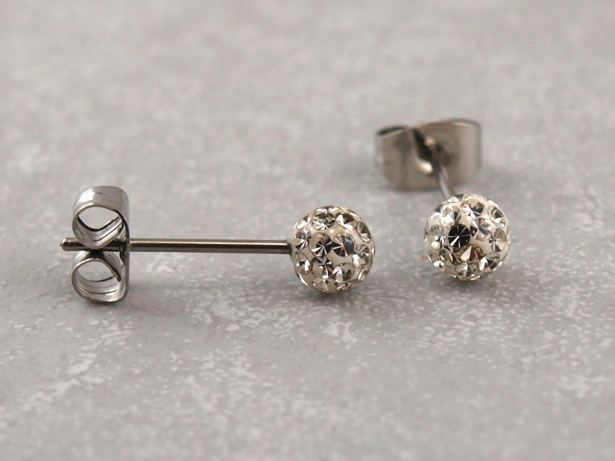 Chirurgenstahl Ohrstecker Glitzer-Kugel – Bild 3