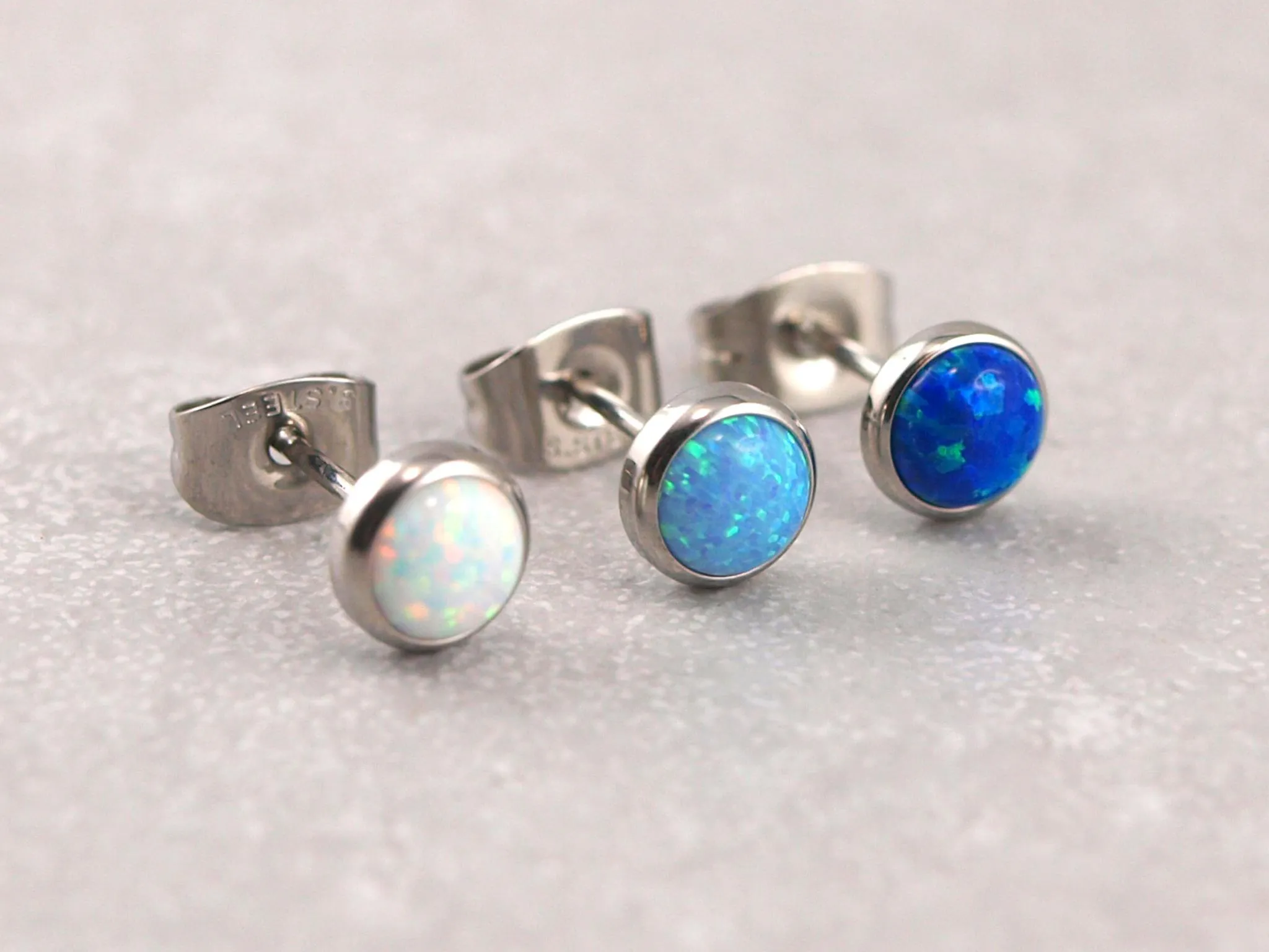 Chirurgenstahl Ohrringe mit Opal-Optik
