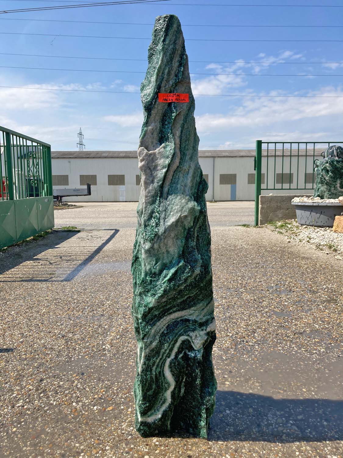 Lofotengrün Quellstein Nr.2144 – 119 cm