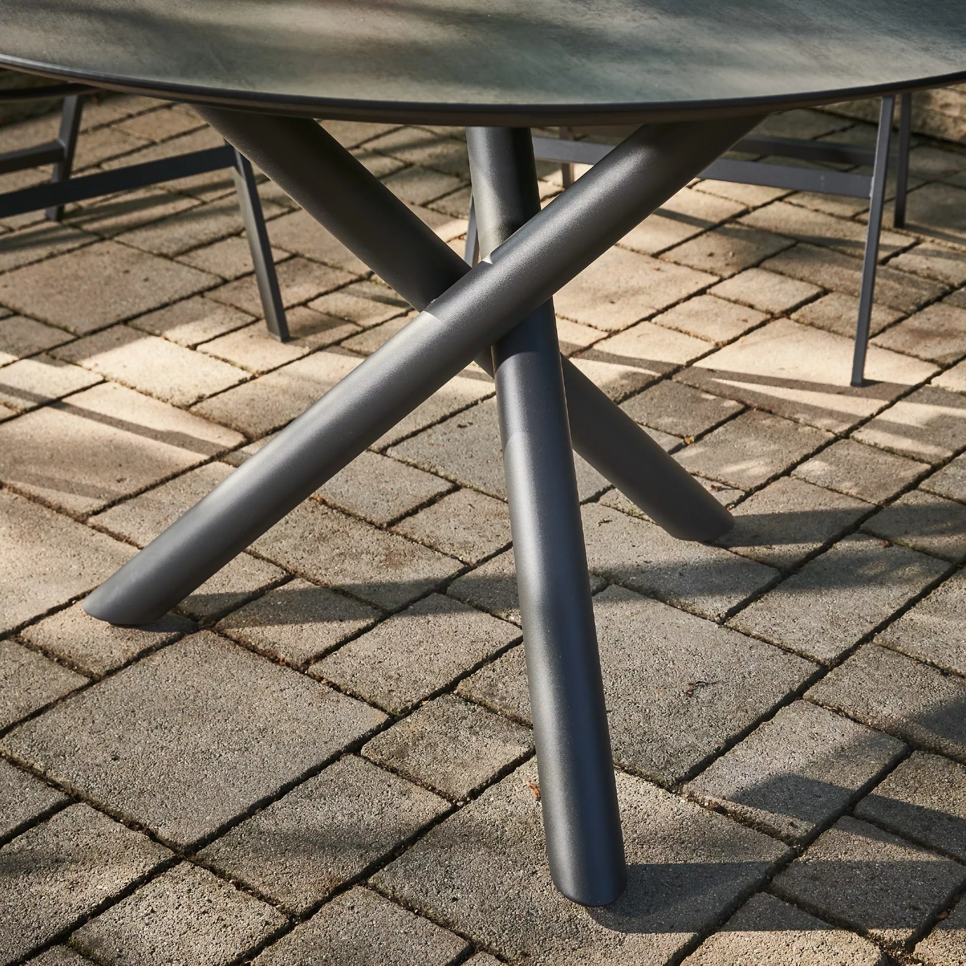 CASA DOMA Perano Gartentisch, Edelstahl anthrazit/HPL Ø 120 cm – Bild 4